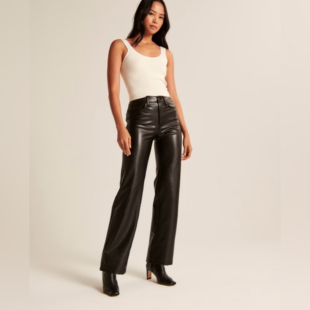 NWT The 90s Straight Ultra High Rise Vegan Leather Pant (Curve Love)